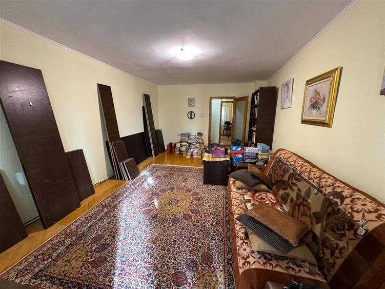 Apartament cu 4 camere decomandat în Vest