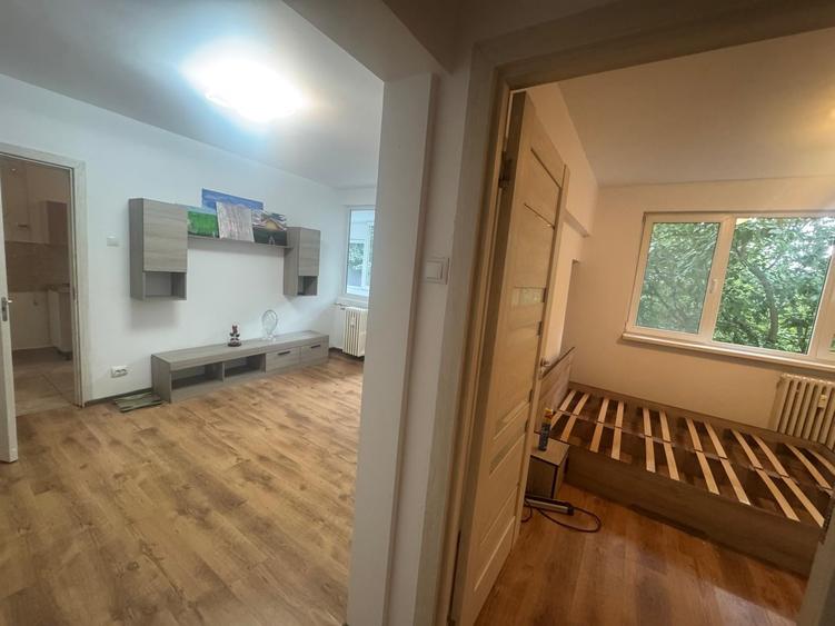 Apartament cu 2 camere semidecomandat, mobilat în Grivița