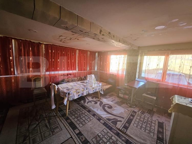 Apartament cu 4 camere semidecomandat, mobilat în Florești
