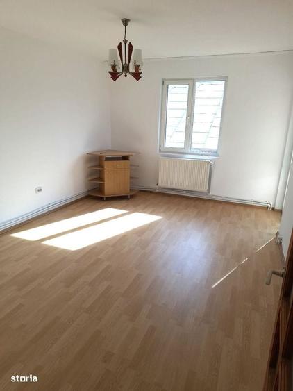 Casă cu 4 camere în Băceni