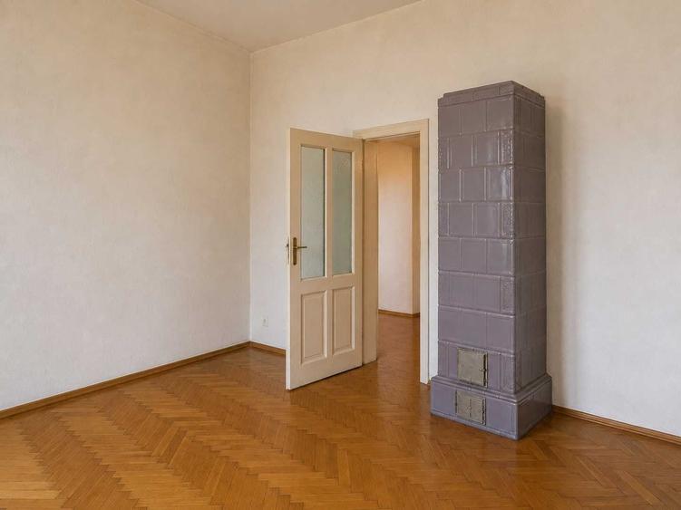 Apartament cu 4 camere semidecomandat în Central