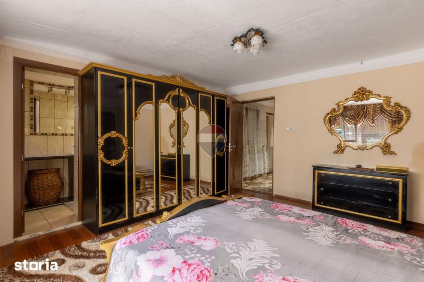 Casă cu 4 camere decomandat cu Teren 1000 Mp în Pârneava