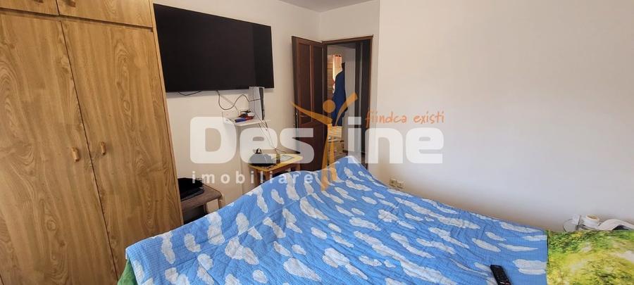 Apartament cu 3 camere decomandat în Craiter