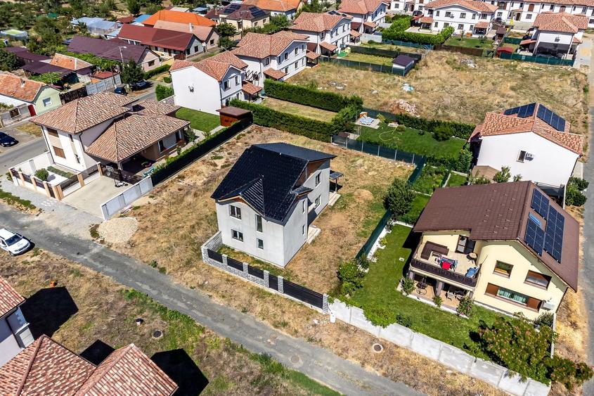 Casă individuală cu 4 camere cu Canalizare în Aradul Nou