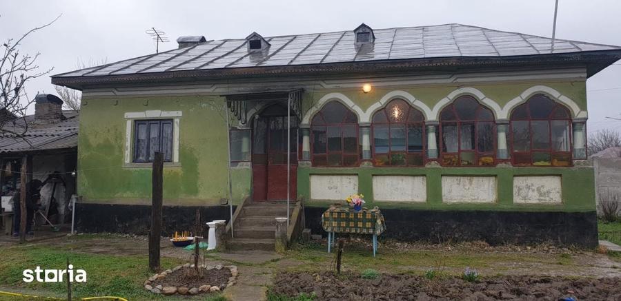 Casă cu 3 camere cu Teren 1550 Mp în Central