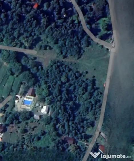 Teren de 8000 mp, în Chiuzbaia