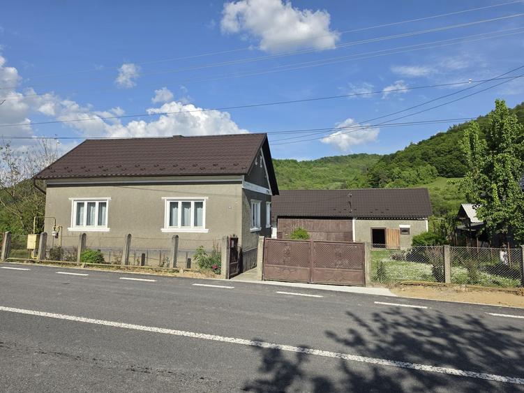 Casă cu 4 camere în Central