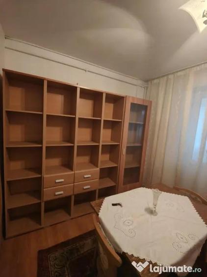 Garsonieră decomandată, mobilată în Craiovița Nouă