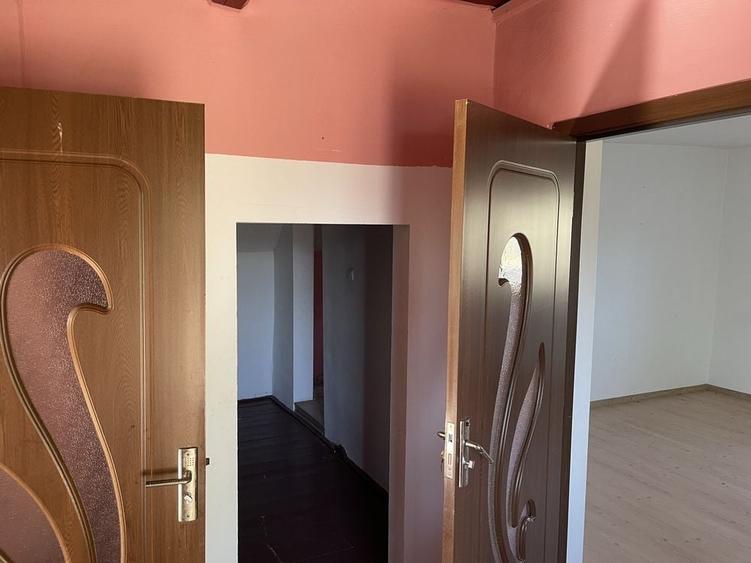 Casă cu 3 camere în Dărmănești