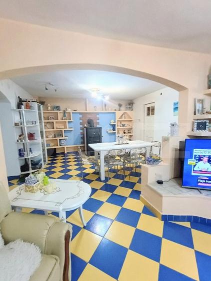 Casă individuală cu 7 camere cu Canalizare în Sud-Vest