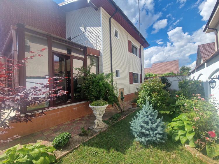 Casă individuală cu 4 camere cu Canalizare în Sud