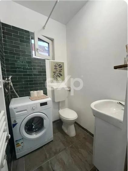 Apartament cu 2 camere semidecomandat, mobilat în Semicentral