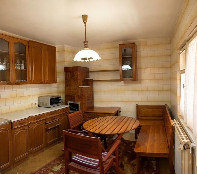 Casă cu 10 camere cu Canalizare în Breaza