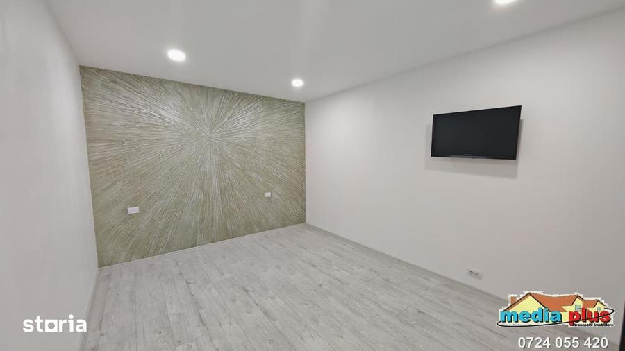 Casă cu 5 camere cu Teren 700 Mp în Piața Centrală
