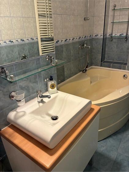 Apartament cu 3 camere decomandat în Decebal