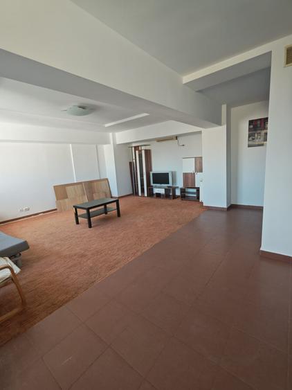 Garsonieră decomandată, mobilată în Unirii