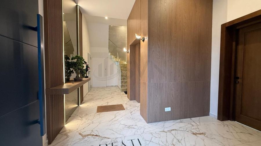 Apartament cu 3 camere decomandat, mobilat în Central