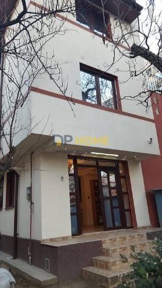 Casă individuală cu 5 camere cu Canalizare în Banu Manta