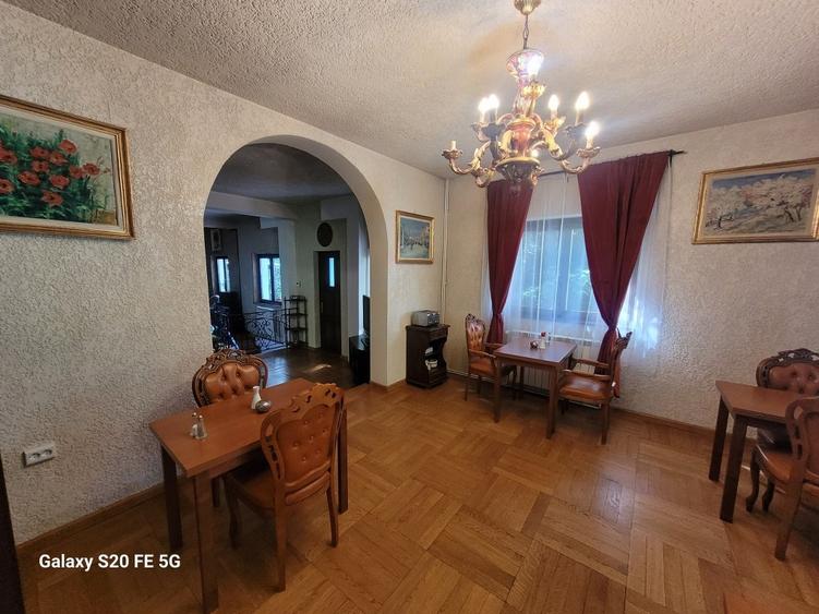 Casă cu 7 camere cu Canalizare în Calea Moroieni