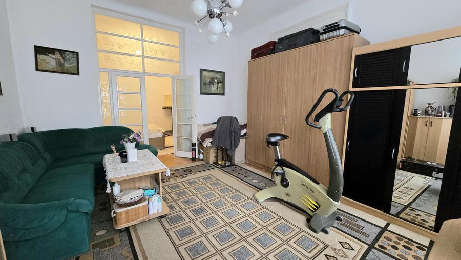 Casă individuală cu 5 camere cu Canalizare în Central