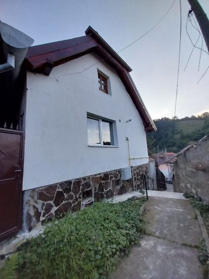 Casă cu 2 camere cu Teren 317 Mp în Schei