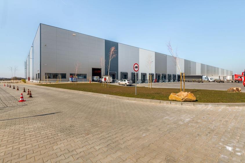 Spațiu industrial, de 1,695 mp, în Exterior Sud