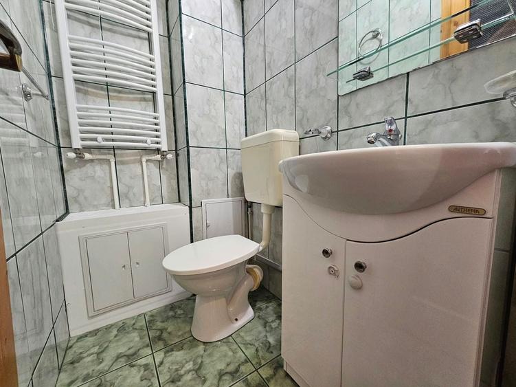 Apartament cu 4 camere decomandat, mobilat în Casa de Cultură