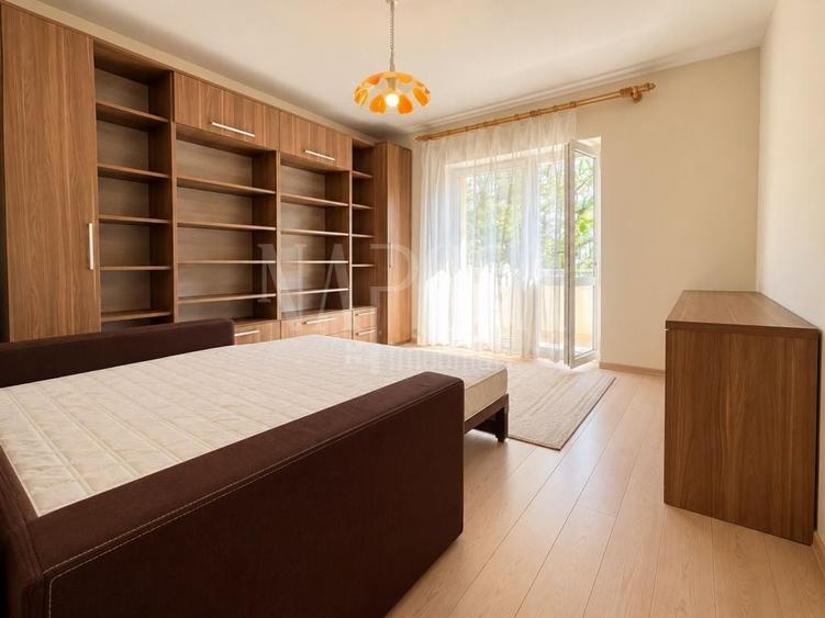 Apartament cu 4 camere semidecomandat în Plopilor
