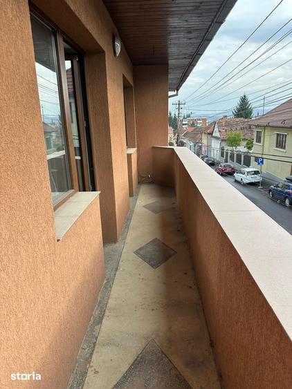 Casă cu 5 camere cu Teren 163 Mp în Central