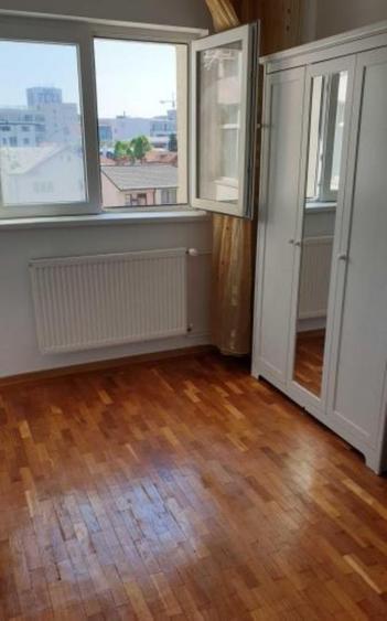 Apartament cu 4 camere semidecomandat în Dorobanți