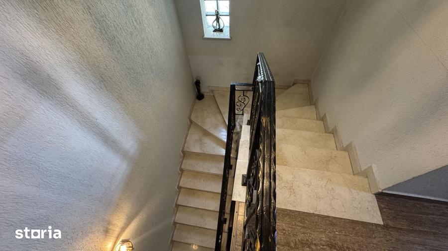 Casă cu 5 camere cu Teren 700 Mp în Crevedia