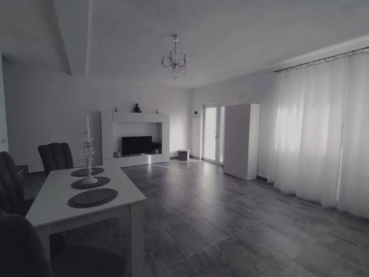Casă cu 3 camere în Central