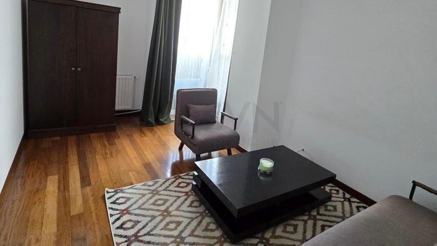 Apartament cu 5 camere decomandat, mobilat în Herăstrău