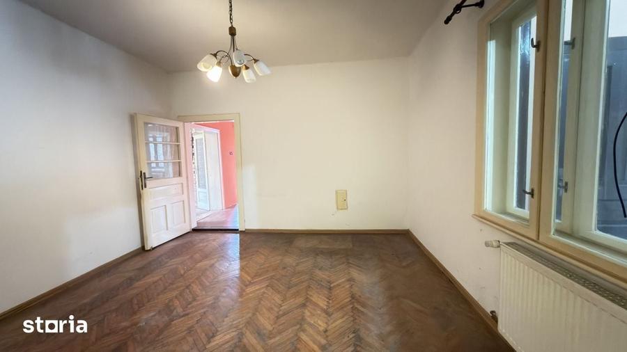 Casă cu 4 camere cu Teren 546 Mp în Central