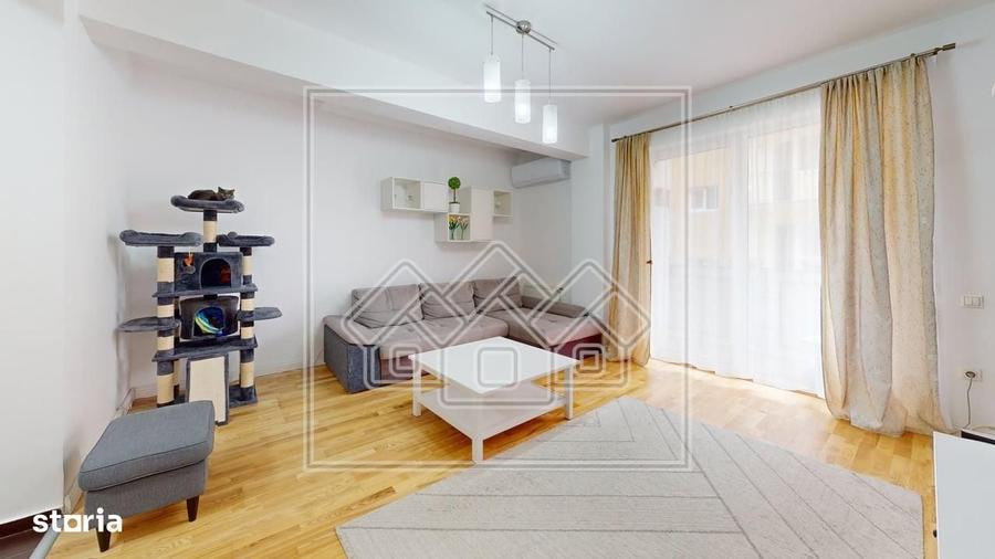 Apartament cu 3 camere semidecomandat în Turnișor