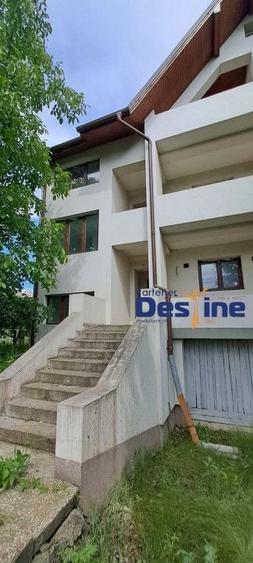 Casă individuală cu 11 camere cu Canalizare în Valea Lupului