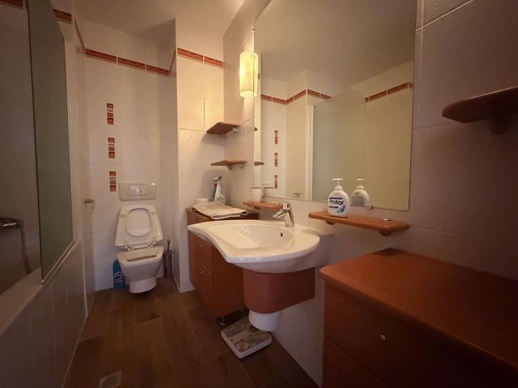 Apartament cu 3 camere, mobilat în Primăverii