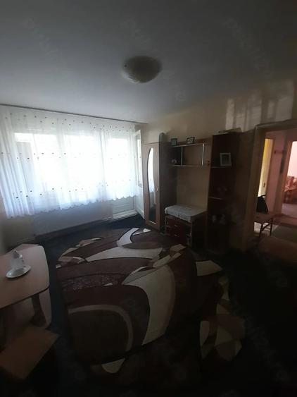 Apartament cu 3 camere semidecomandat în Tomis Nord