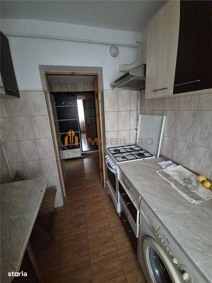 Apartament cu 2 camere semidecomandat, mobilat în Dacia