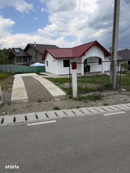 Casă cu 3 camere cu Teren 432 Mp în Predeal