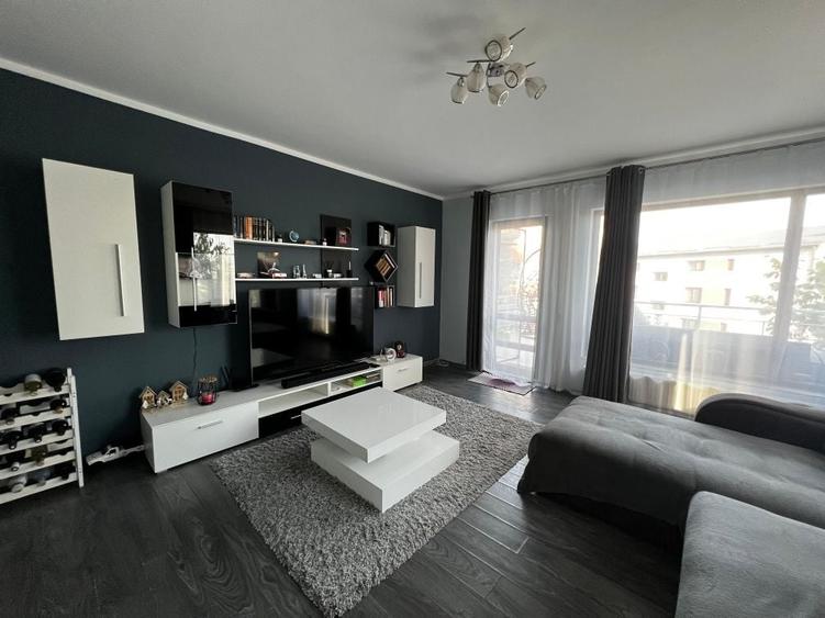 Apartament cu 3 camere decomandat în Florești