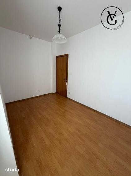 Casă cu 6 camere cu Teren 250 Mp în Tei