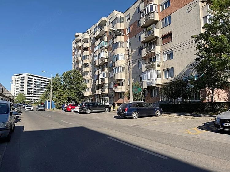 Spațiu comercial, de 60 mp, în Decebal