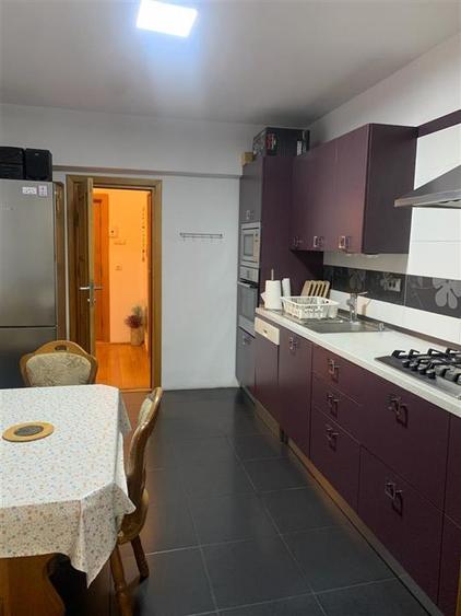 Apartament cu 3 camere decomandat în Călărași