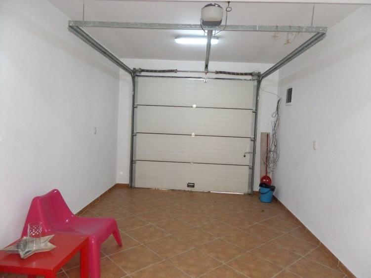 Casă individuală cu 3 camere cu Garaj în Apărătorii Patriei