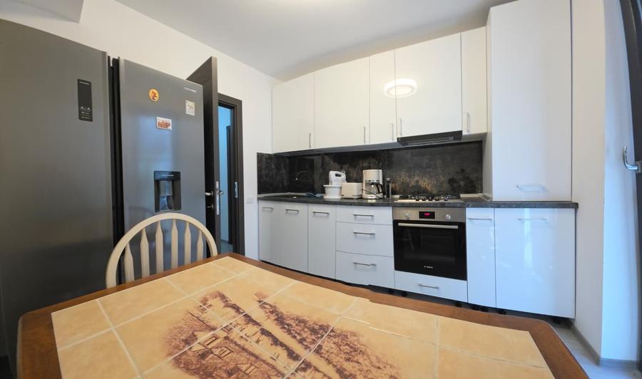 Apartament cu 2 camere semidecomandat în 1 Decembrie