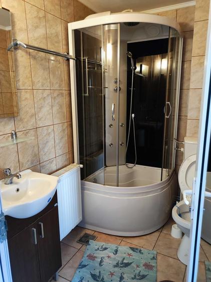Casă cu 4 camere cu Teren 200 Mp în Delfinariu