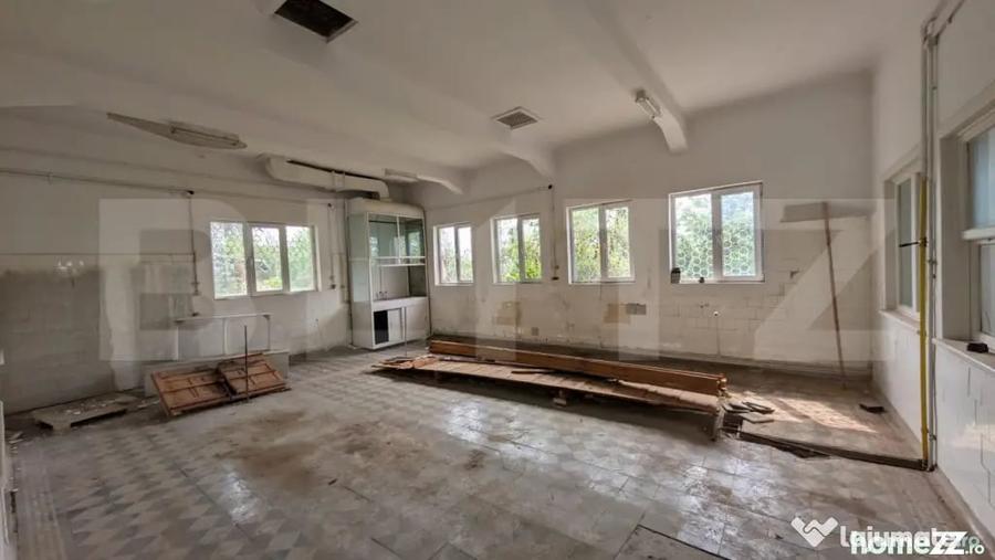 Casă cu 5 camere cu Teren 1216 Mp în Central