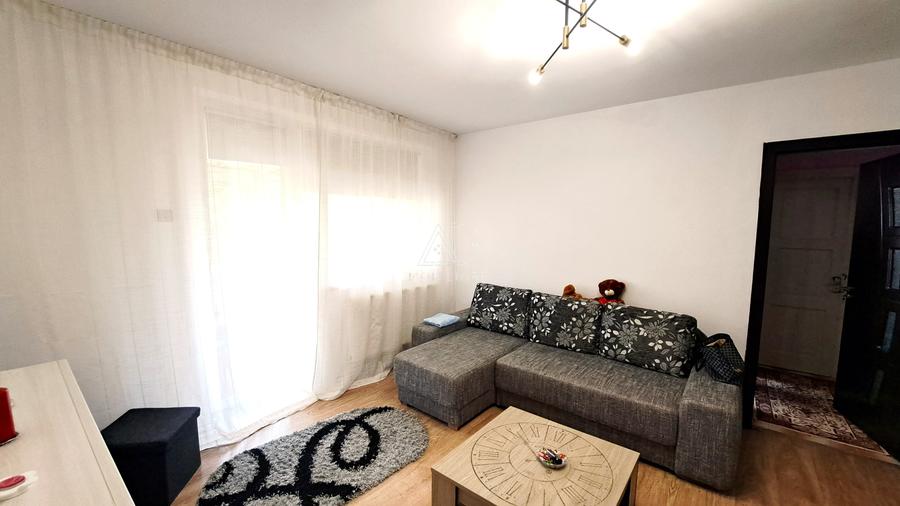 Apartament cu 2 camere semidecomandat, mobilat în Bumbești-Jiu