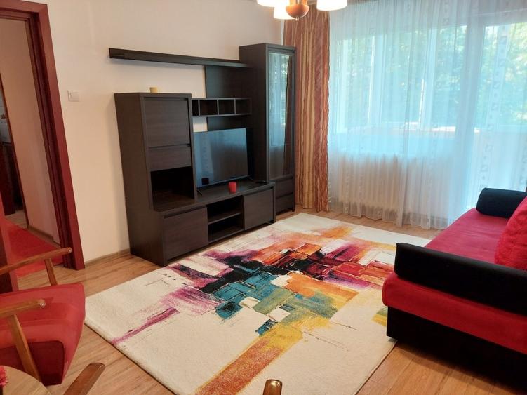 Apartament cu 2 camere semidecomandat în Podu Roș